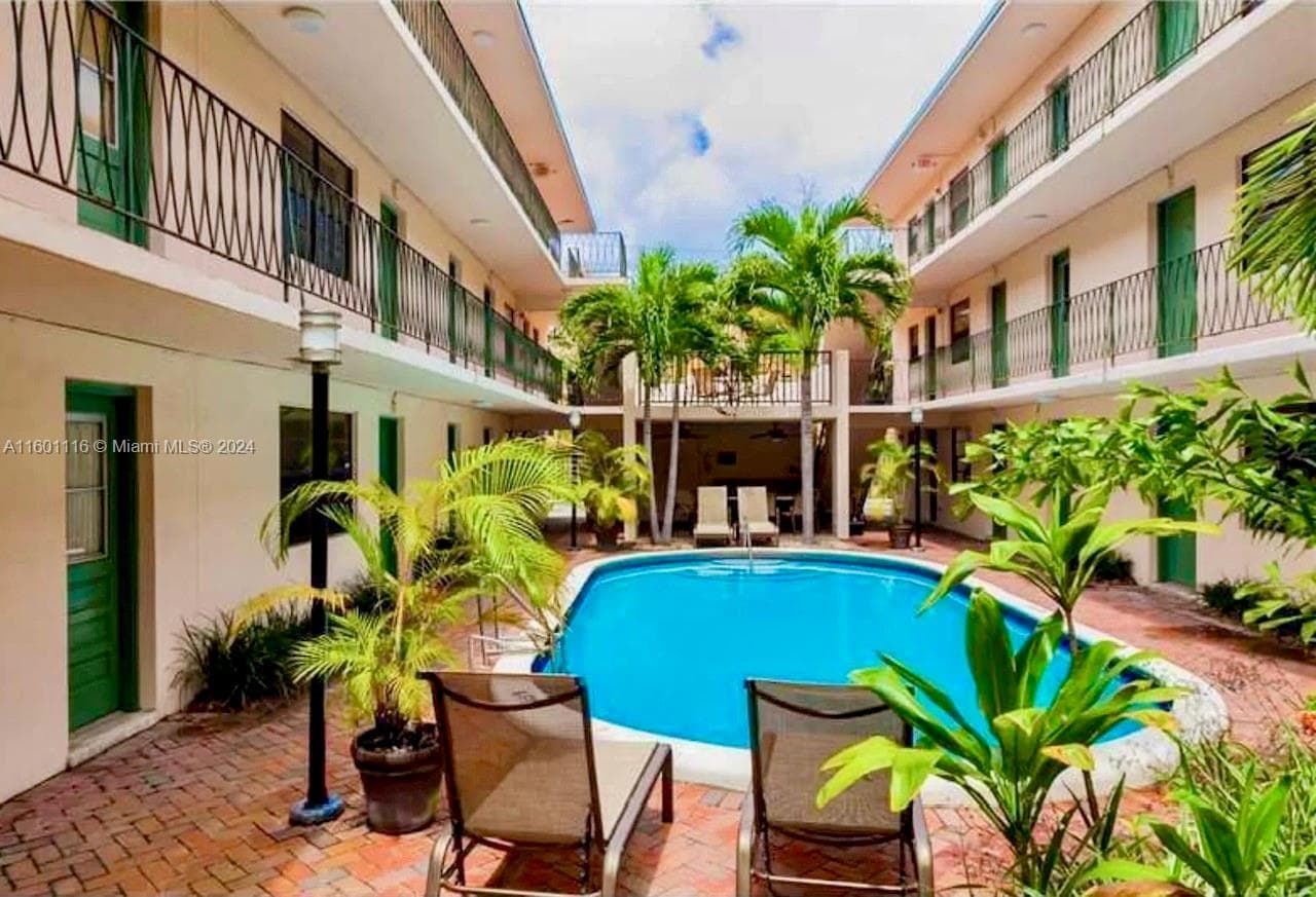 Courtyards Of The Grove